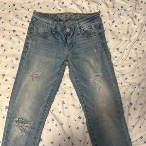 American eagle light wash distressed skinny jeans. Size 0.